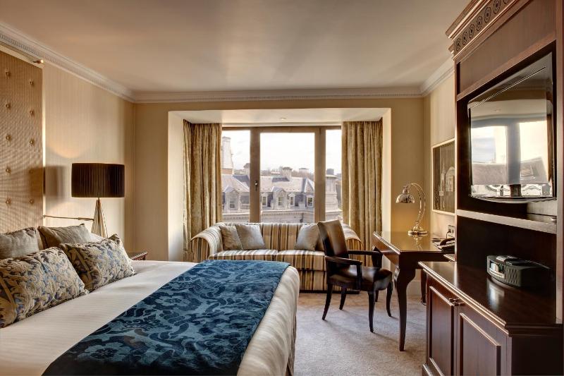 Premium King Room with Park View image 1