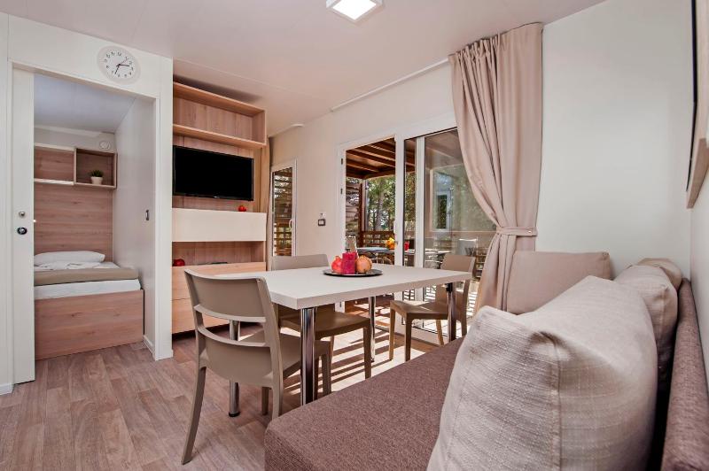 Premium 2-Bedroom Mobile Home image 3
