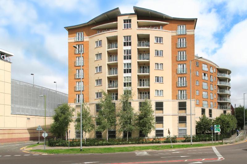 Classic Two-Bedroom Apartment Handleys Court image 2