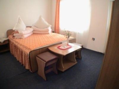 Double or Twin Room image 2