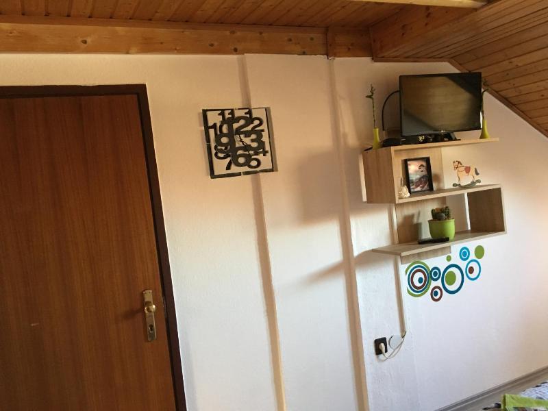 Twin Room with Private Bathroom image 3