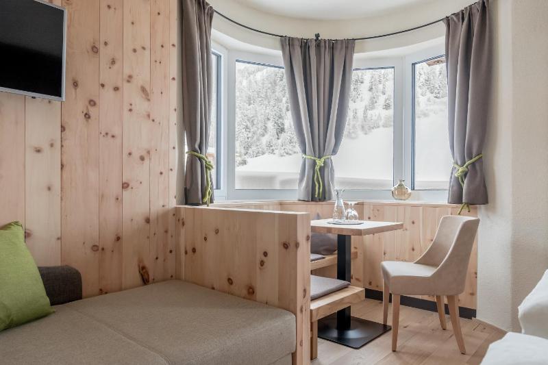 Deluxe Double Room (2 Adults + 1 Child) image 3