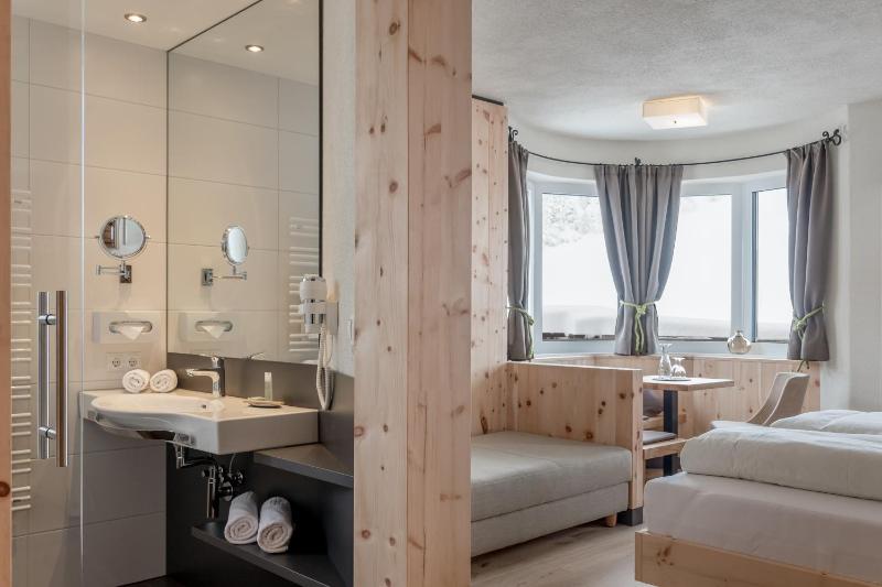 Deluxe Double Room (2 Adults + 1 Child) image 2