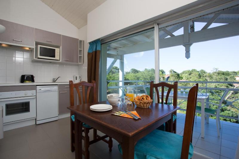 One-Bedroom Apartment image 3