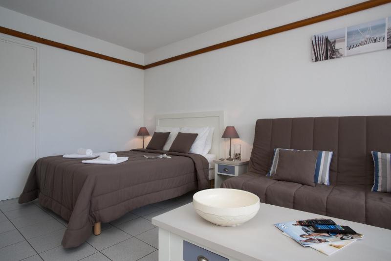 Studio Apartment image 2