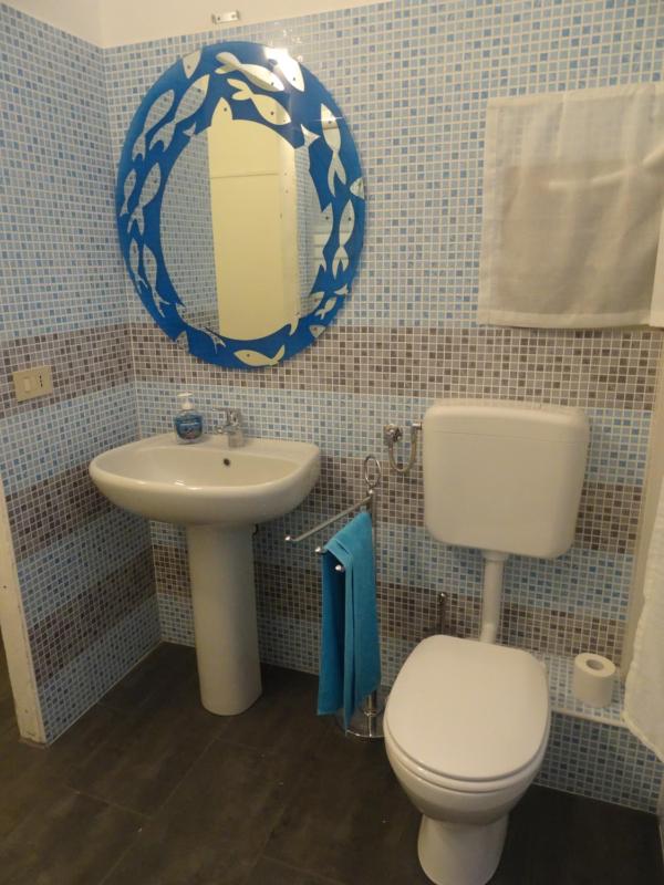 Double Room with Shared Bathroom image 3