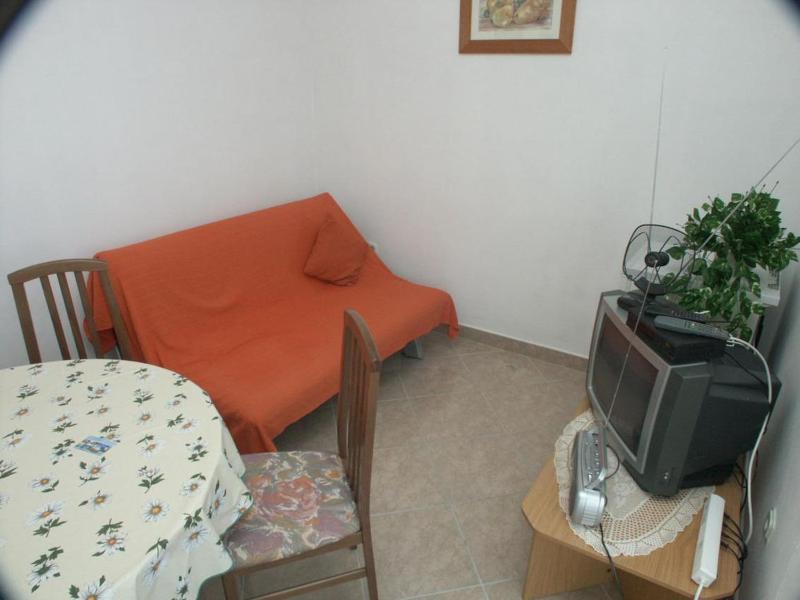 One-Bedroom Apartment with Terrace and Sea View image 3