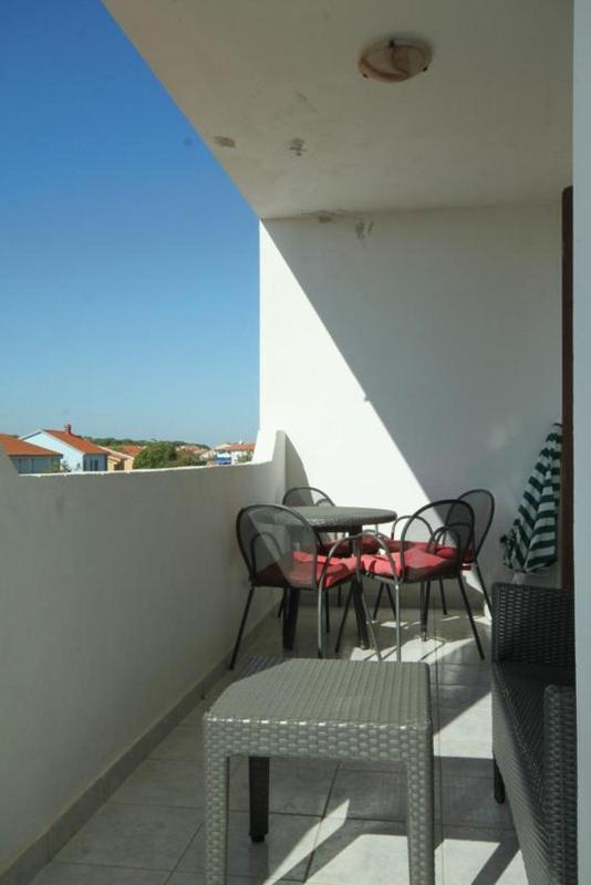 Apartment image 3