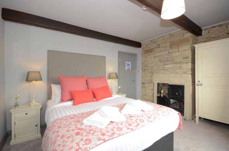 Double Room image 3
