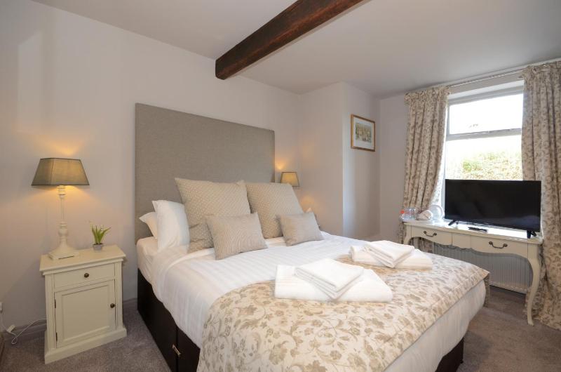 Double Room image 3