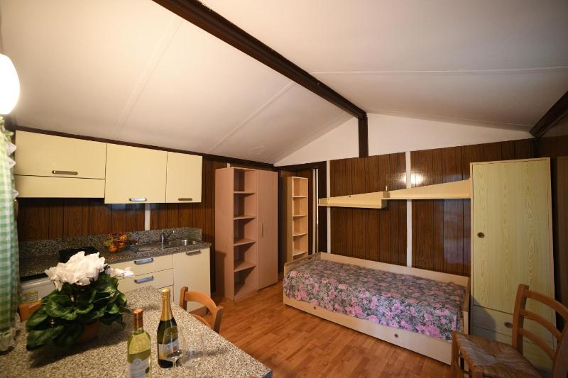 One-Bedroom Economy Bungalow (5 Adults) image 4