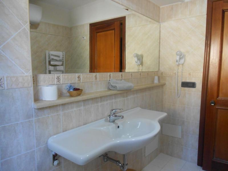 Double Room image 2