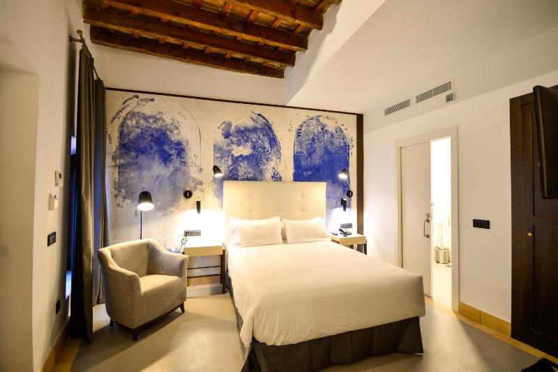 Standard Double or Twin Room image 2