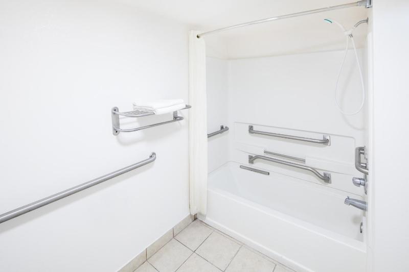 King Room - Disability Access/Non-Smoking image 2
