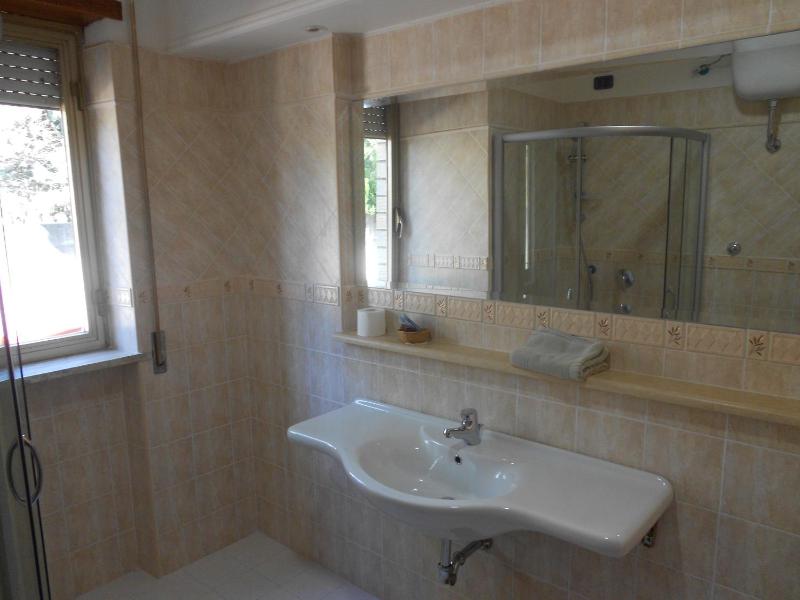 Single Room image 3
