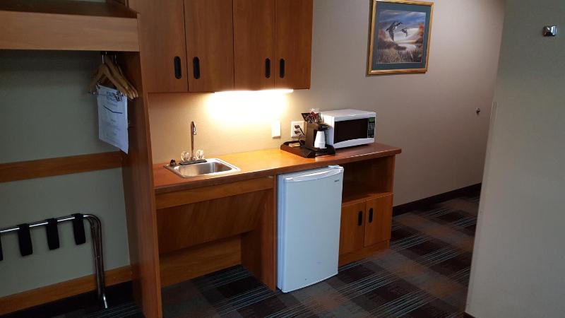 Queen Suite - Non-Smoking image 2