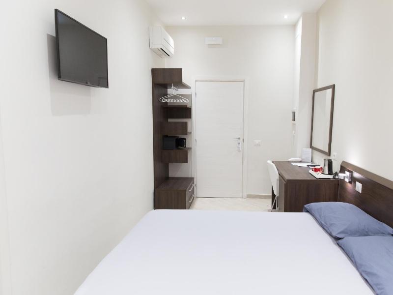 Economy Double Room image 2