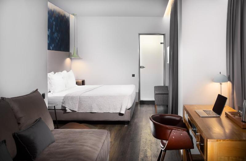 Junior Suite with Balcony image 4