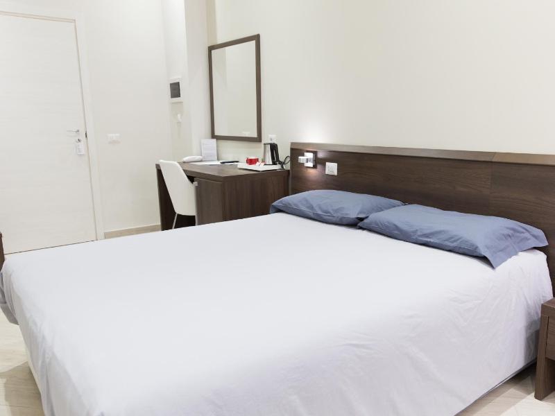 Economy Double Room image 1