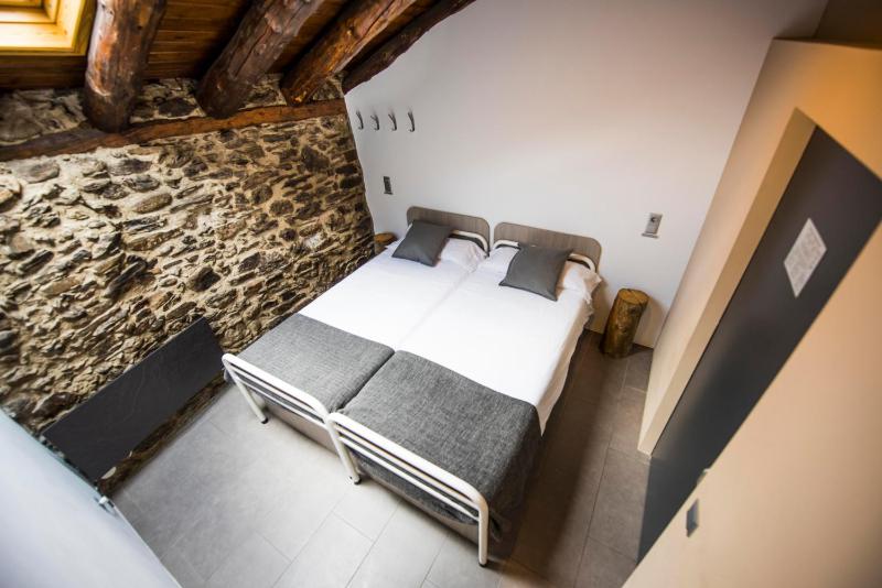Single Bed in 4-Bed Dormitory Room image 3