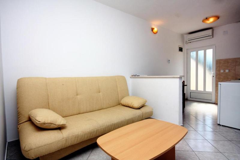 One-Bedroom Apartment with Terrace and Sea View image 3