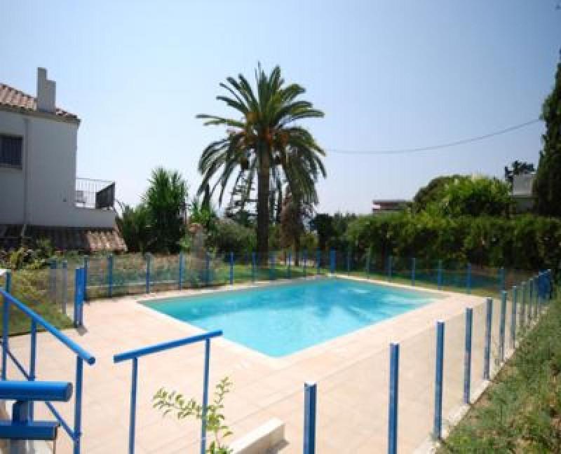 Modern one bedroomed apartment just off the Cannes Seafront with a terrace and pool access 1753 - image 21
