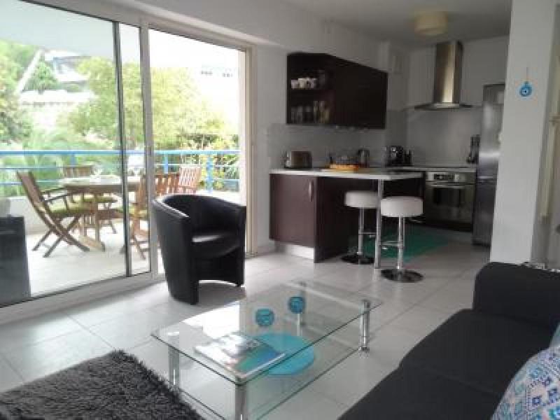 Modern one bedroomed apartment just off the Cannes Seafront with a terrace and pool access 1753 - image 1