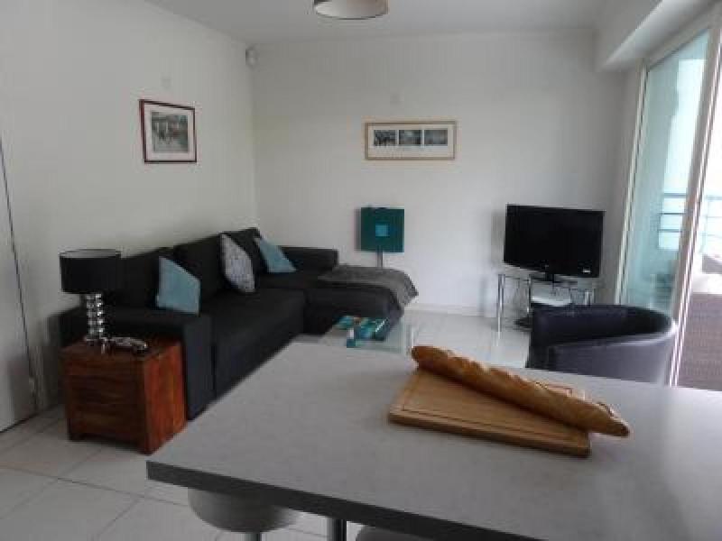Modern one bedroomed apartment just off the Cannes Seafront with a terrace and pool access 1753 - image 14