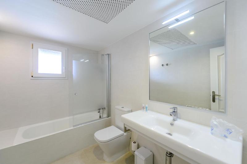 Apartment with Sea View image 2