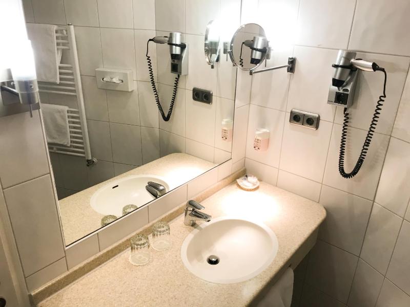 Economy Double Room image 4