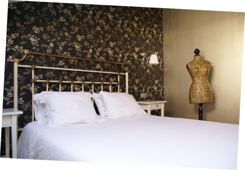 Standard Double Room image 2