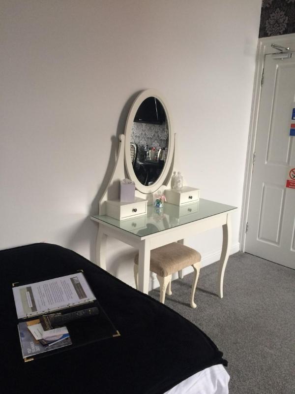 Single Room image 4