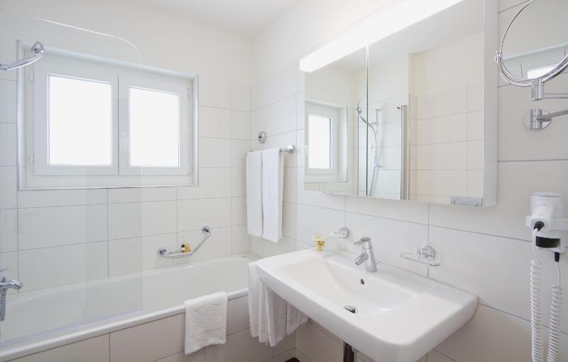 2-Room Apartment image 4