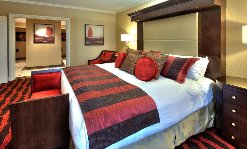 Monarch Suite image 2