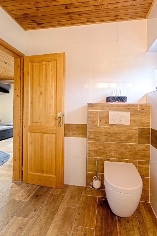 Quadruple Room with Shared Kitchen and Balcony image 2