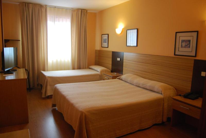 Double or Twin Room with Extra Bed image 3