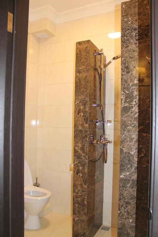 Twin Room with Shared Bathroom image 2