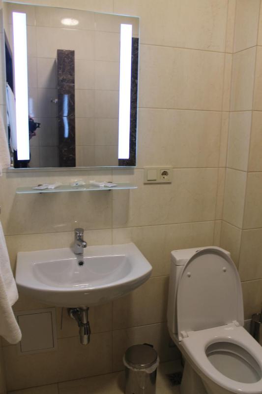 Triple Room with Shared Bathroom image 3