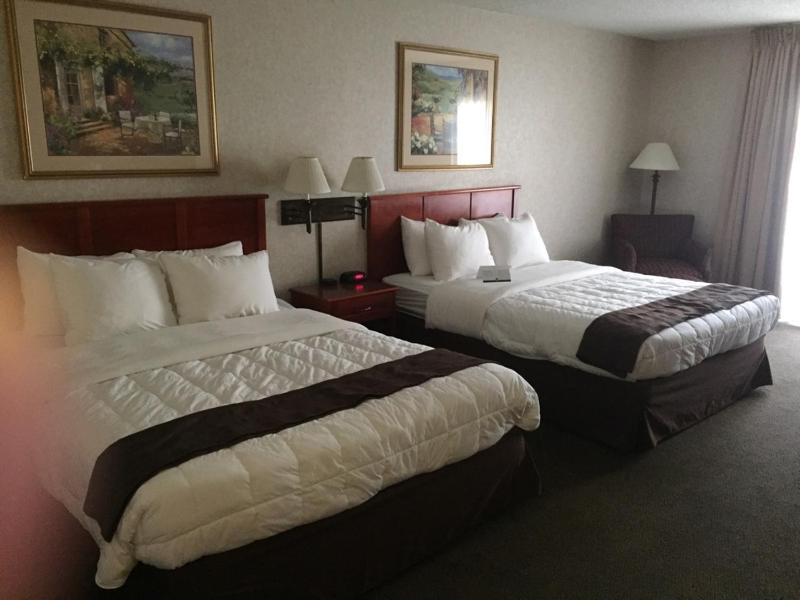 Queen Room with Two Queen Beds and Pool View - Non-Smoking image 2