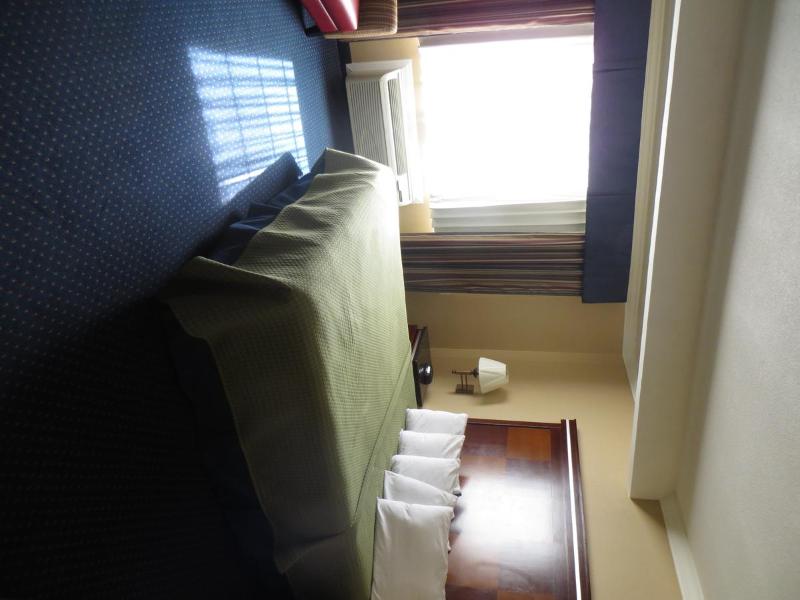 Queen Room image 1
