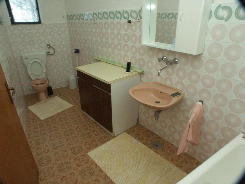 Three-Bedroom Apartment with Terrace and Sea View image 3