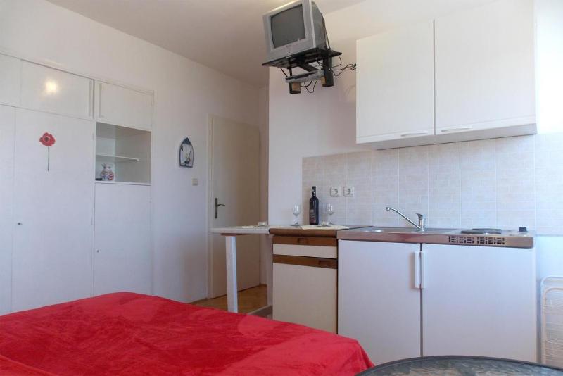 Studio with Balcony and Sea View image 2