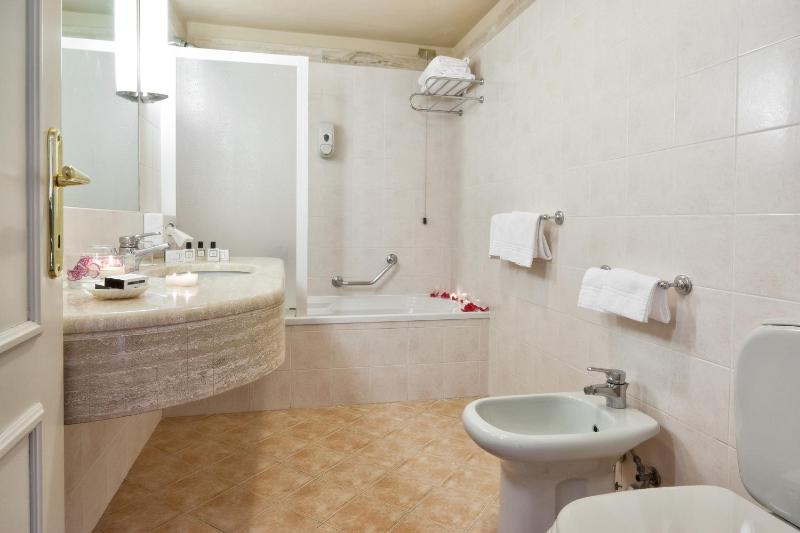 Classic Triple Room image 4