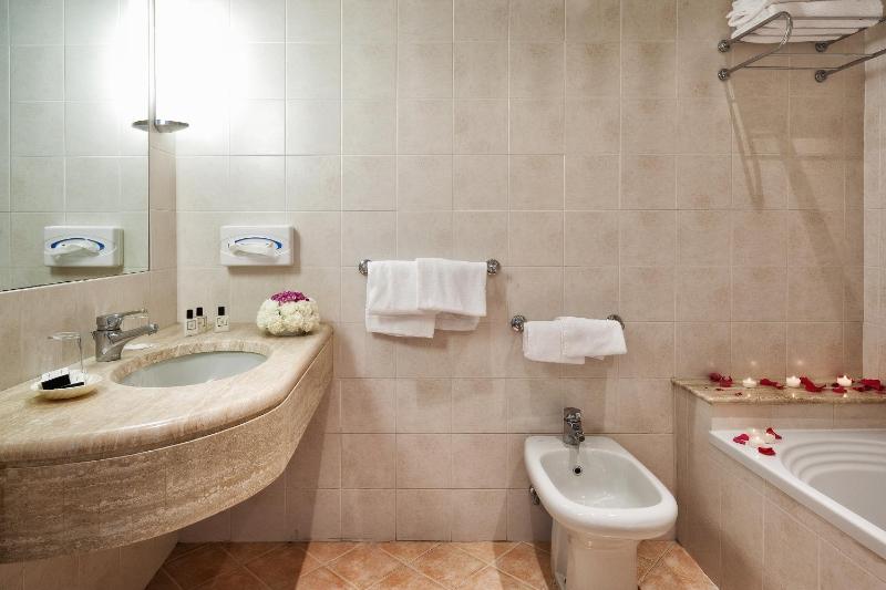 Superior Triple Room image 2