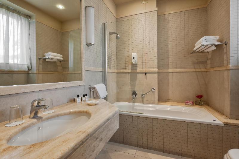 Superior Double or Twin Room image 4