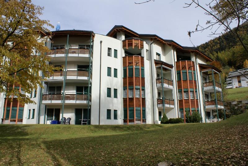 Superior One-Bedroom Apartment image 3