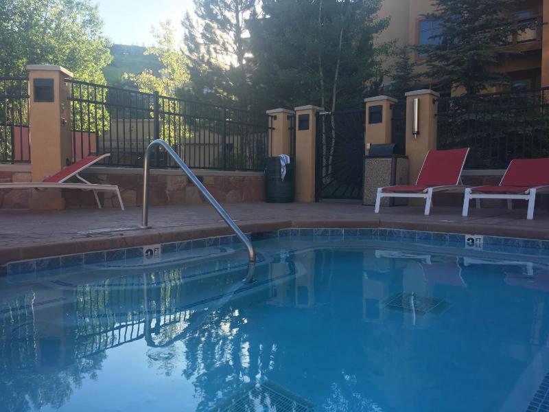 Superior Ski In Ski out Top floor Penthouse Pool Hot Tubs Conde Nast Forbes Award Winner C411 - image 9