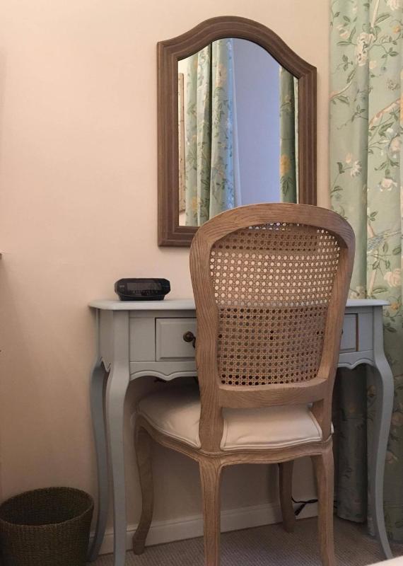 One-Bedroom Apartment - Split Level image 3