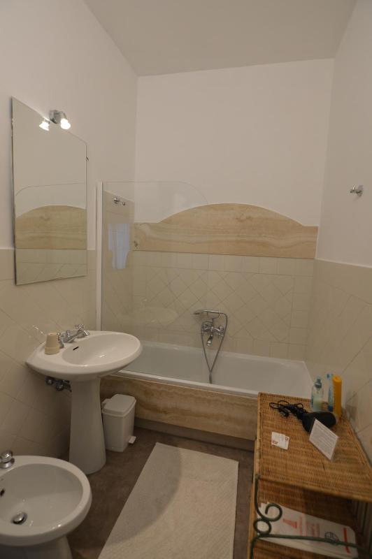 Large Double or Twin Room image 1