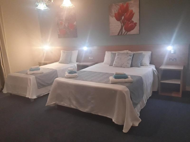 Standard Triple Room with Balcony image 2